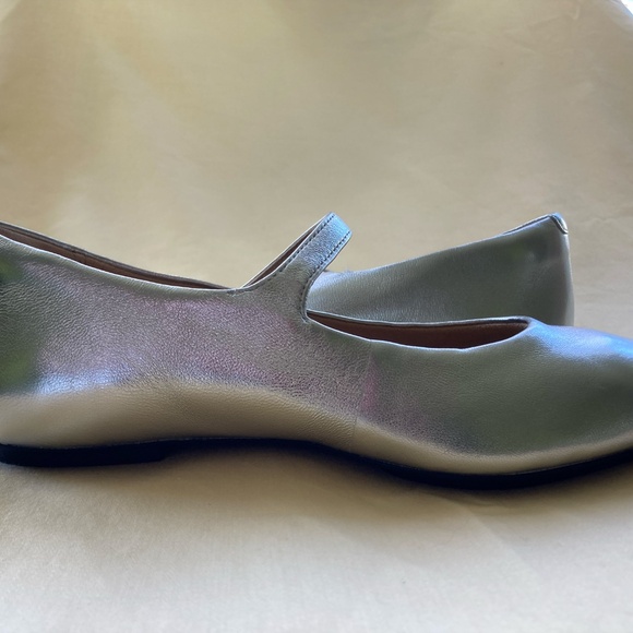 Silver ballet flats from FitFlop, NWOT - Picture 7 of 7